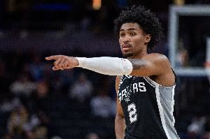 拱火？火箭记者：马刺以后放弃福克斯也别惊讶 因为他们有哈珀